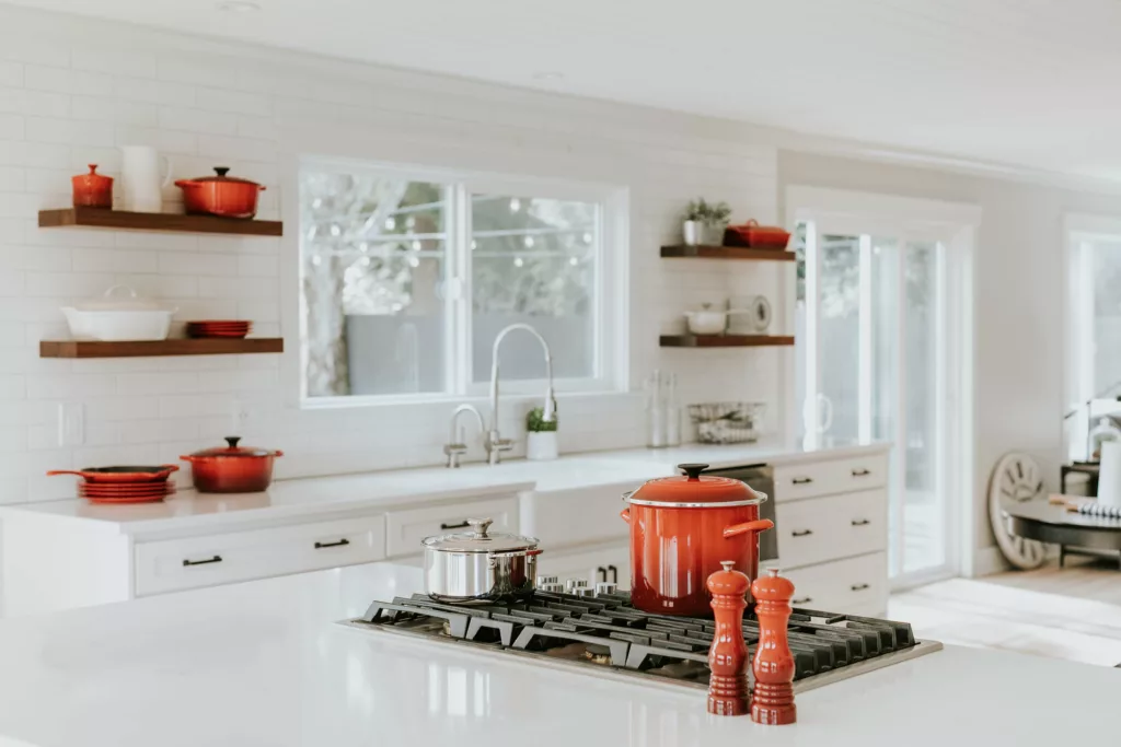 clean kitchen with red pots - ellijayhousecleaning.com